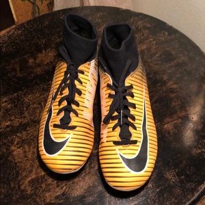 Youth 2.5 Nike soccer cleats